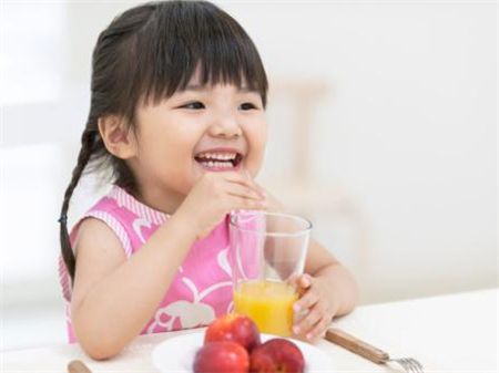 多动症儿童的饮食如何选择呢？如何通过饮食治疗儿童多动症呢？